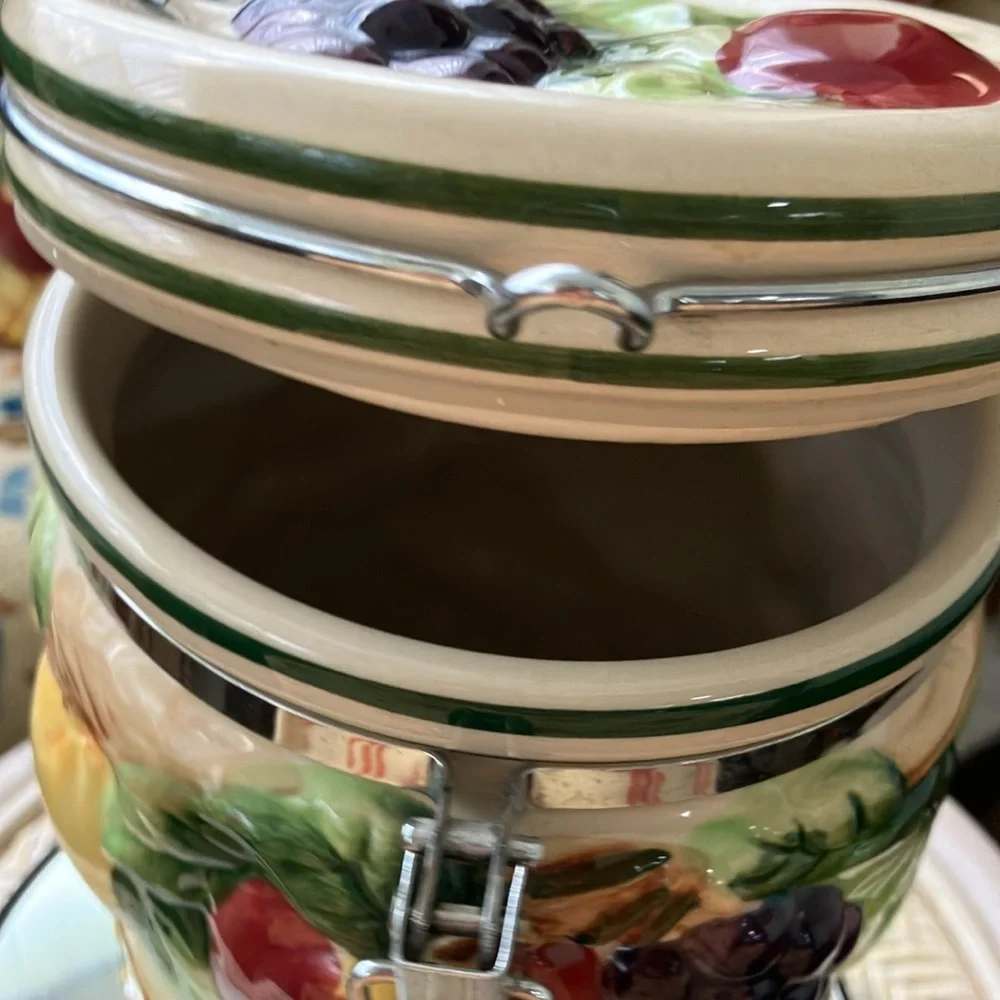 VINTAGE GOURMET HOME ACCENTS RAISED FRUIT CERAMIC FOOD SEAL CANISTER 8”x5” - Picture 6 of 17